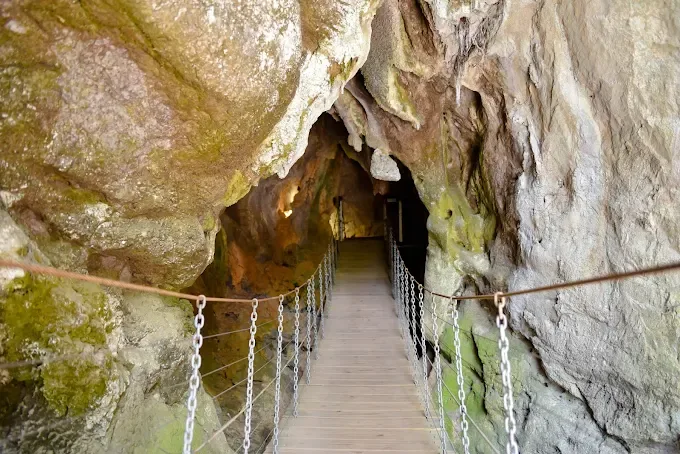 Capricorn Caves